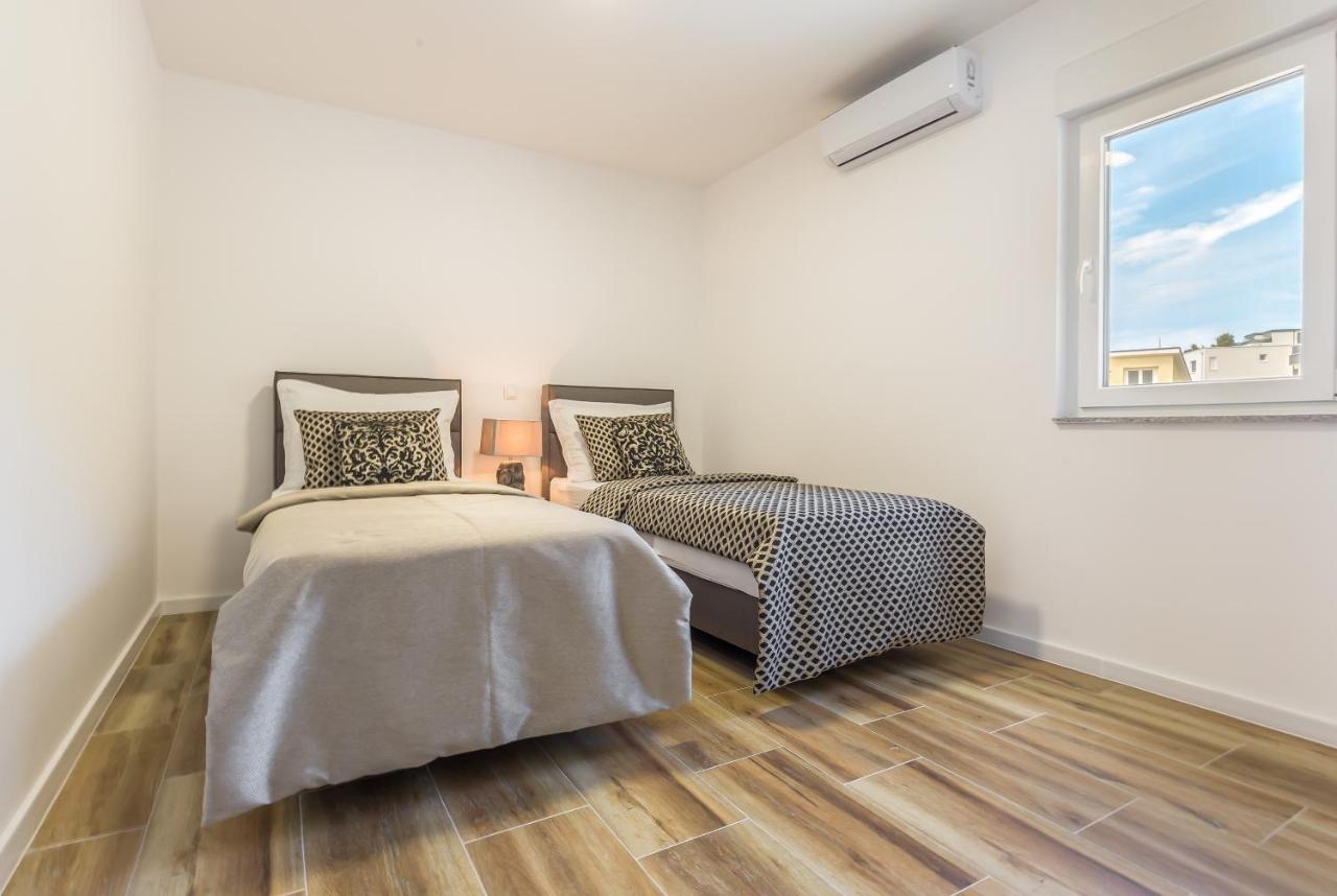 Luxury 2 Bedroom Apartment With Sea View Baška Voda Buitenkant foto