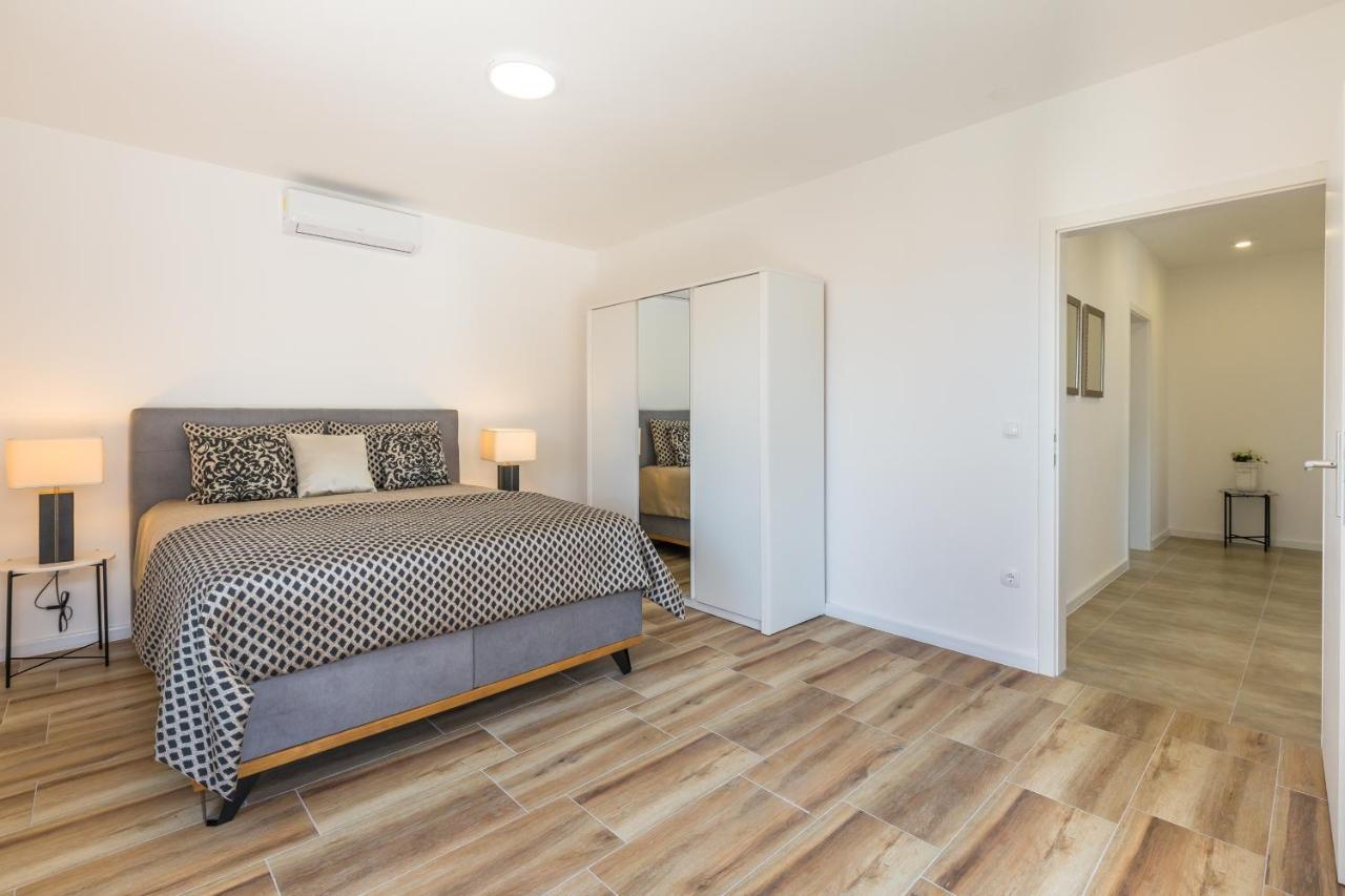 Luxury 2 Bedroom Apartment With Sea View Baška Voda Buitenkant foto